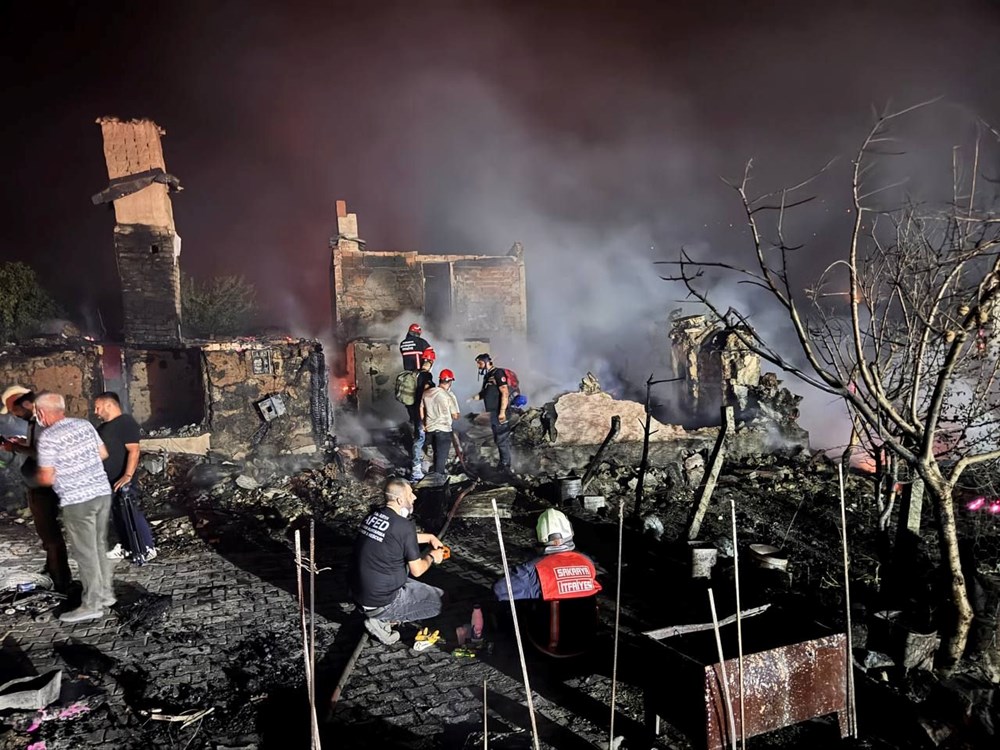Sakarya'da iki mahalle tahliye edildi: Alevlerle mücadele gece boyu sürdü - 8