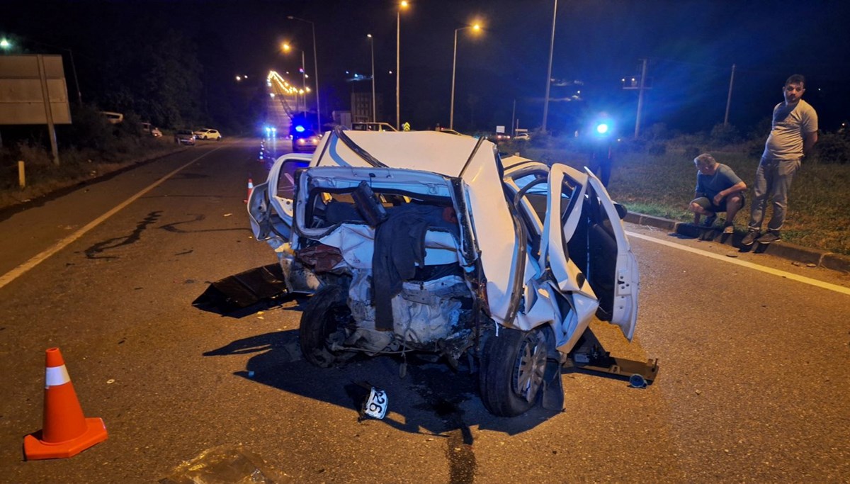 Samsun'da feci kaza: 3 ölü, 2 ağır yaralı Samsun'da feci kaza: 3 ölü, 2 ağır yaralı