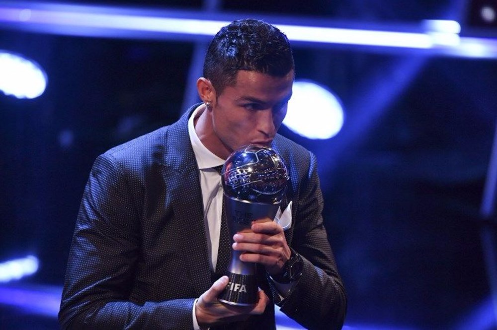 'Cristiano Ronaldo her şeyi, bir aileyi bile satın alabileceğini kanıtlamak istiyor' - 1