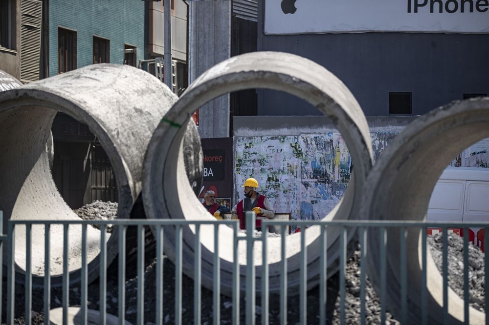 65 YAŞ ÜSTÜ SOKAĞA ÇIKIYOR... Yarın sokaklar 4 saatliğine onların