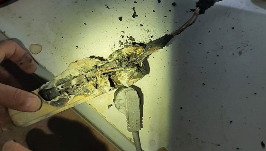 Uzatma kablosu yangına sebep oldu