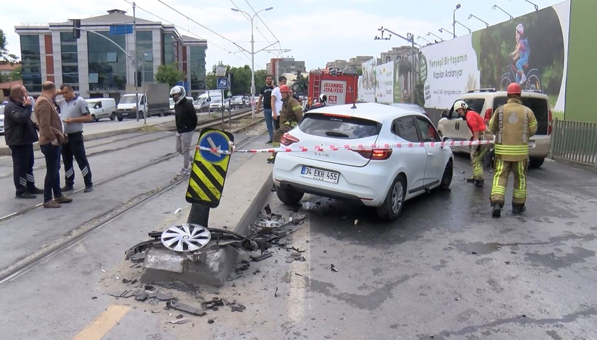 İstanbul’da tramvay otomobile çarptı: 2 yaralı