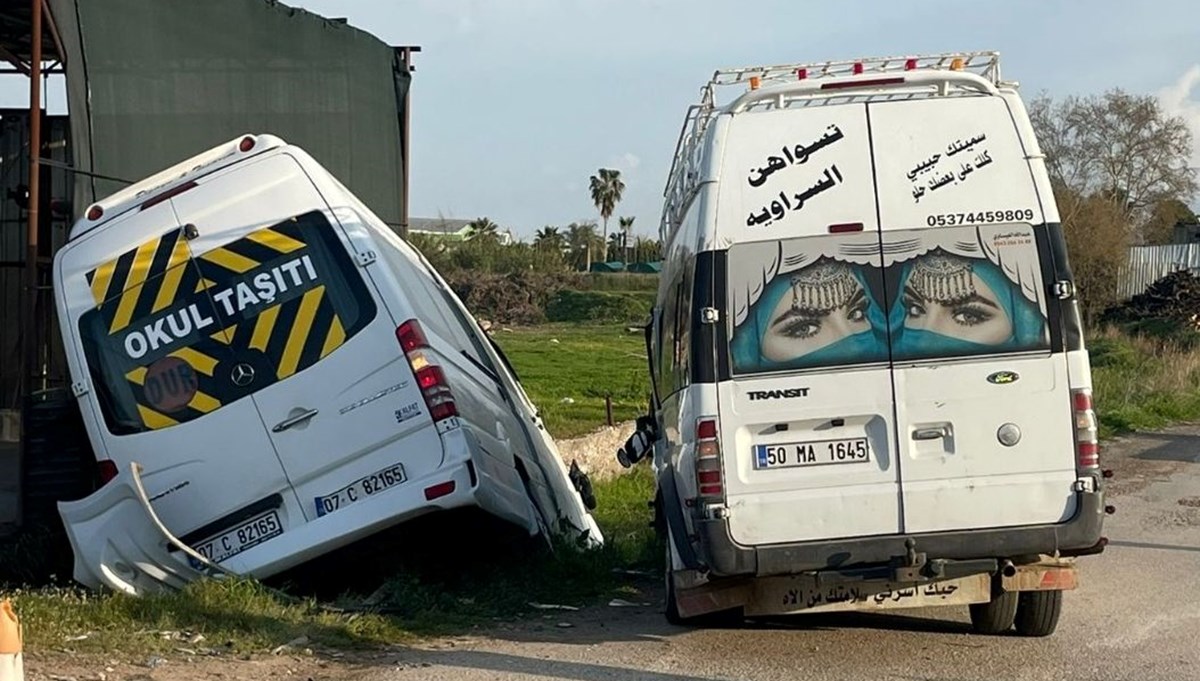 Öğrenci servisi ile minibüs çarpıştı: Çok sayıda öğrenci yaralı Öğrenci servisi ile minibüs çarpıştı: Çok sayıda öğrenci yaralı