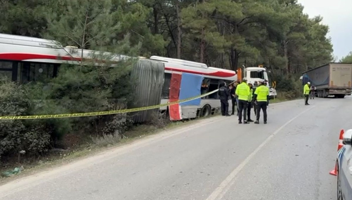 İzmir’de belediye otobüsü kaza yaptı: 1 ölü, 4 yaralı