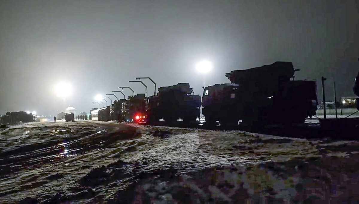 Rusya'nın Ukrayna'ya saldırısında 5. gün: Sınırdaki Rus güçlerinin yarısı Ukrayna'ya girdi