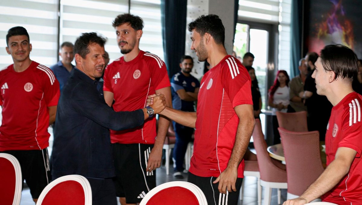 Emre Belözoğlu dönemi sona erdi