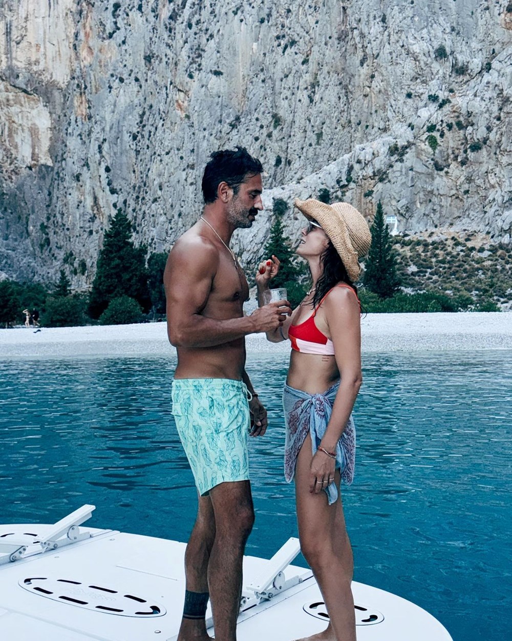 Özge Özpirinçci'den aşk dolu paylaşım: Büyülendiğim bir manzara - 2