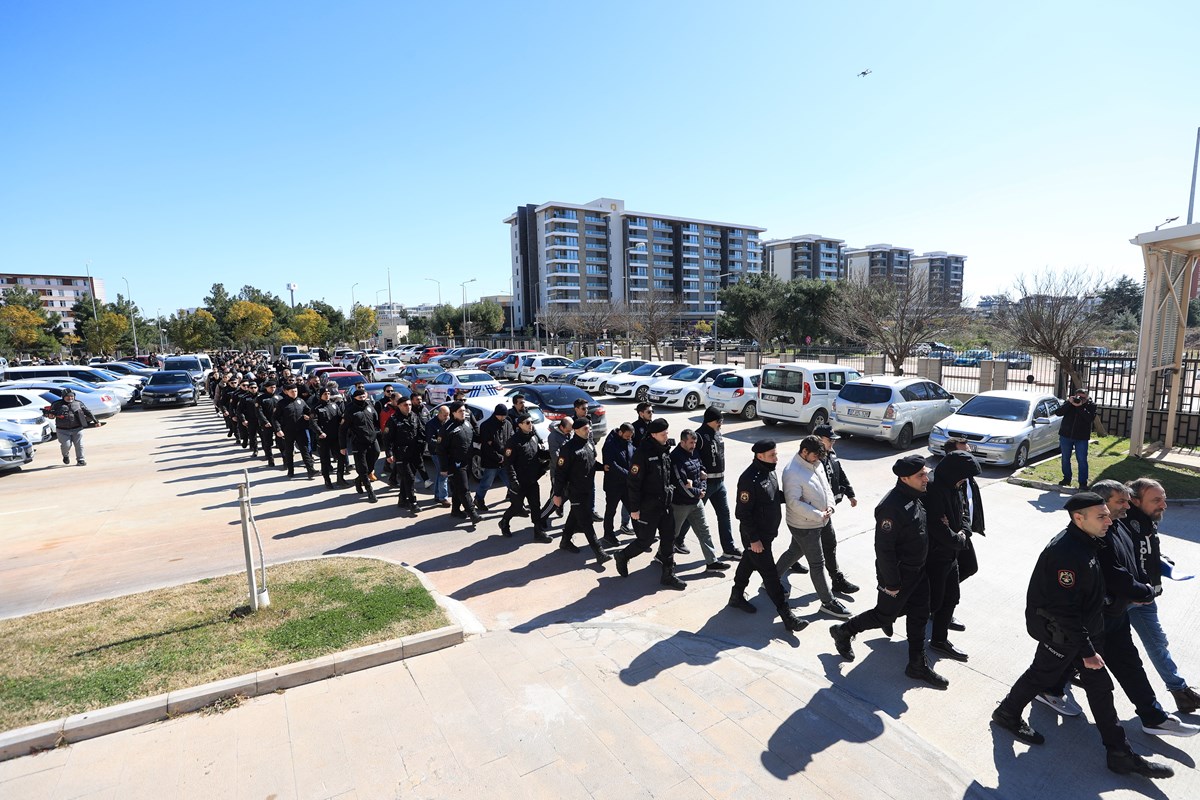 Antalya merkezli operasyonda 353 kişi gözaltına alındı.