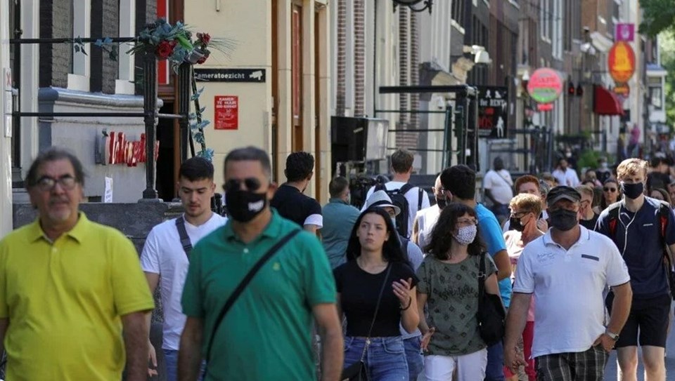 Hollanda'da 1,5 metre sosyal mesafe kuralı kalktı, "corona kartı" uygulaması başladı - 2