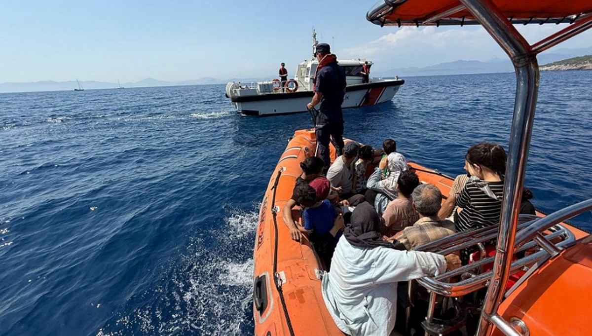 Fethiye'de 24 kaçak göçmen kurtarıldı