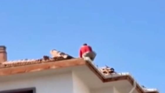 Çatıda tehlikeli çalışma