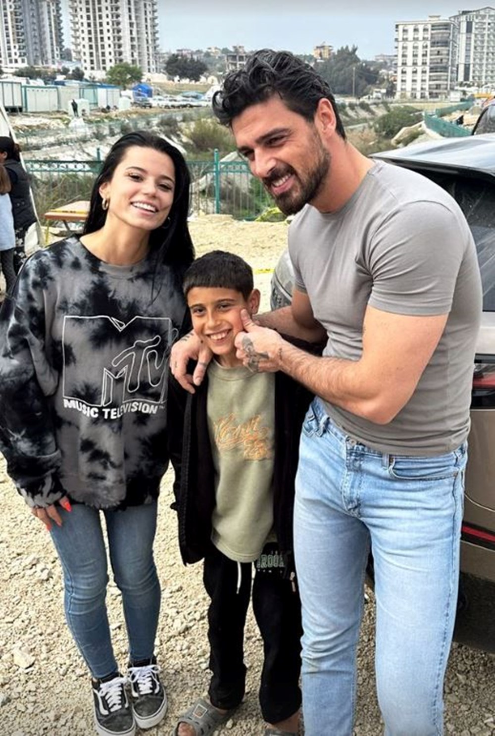 İtalyan oyuncu Michele Morrone deprem bölgesinde - 6