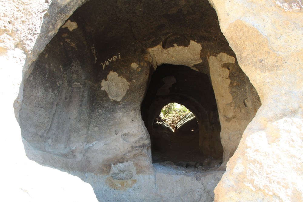 Bingöl’de 7 odalı kaya kilisesi keşfedildi - 2