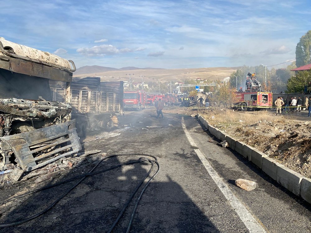 Ağrı'da yolcu otobüsü ile tanker çarpıştı: 7 ölü (Kaza yerinden ilk görüntüler) - 10