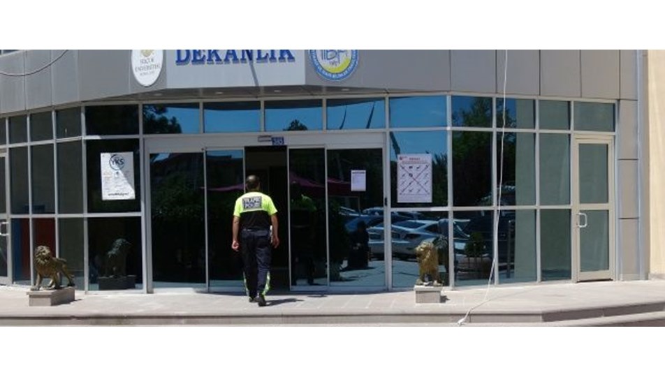 Sınava gireceği binanın tuvaletinde intihara kalkıştı