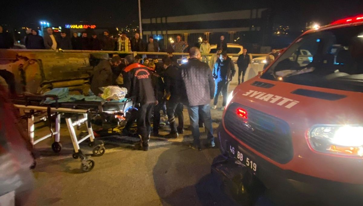 Kahramanmaraş'ta 3 araç birbirine girdi: Yaralılar var Kahramanmaraş'ta 3 araç birbirine girdi: Yaralılar var
