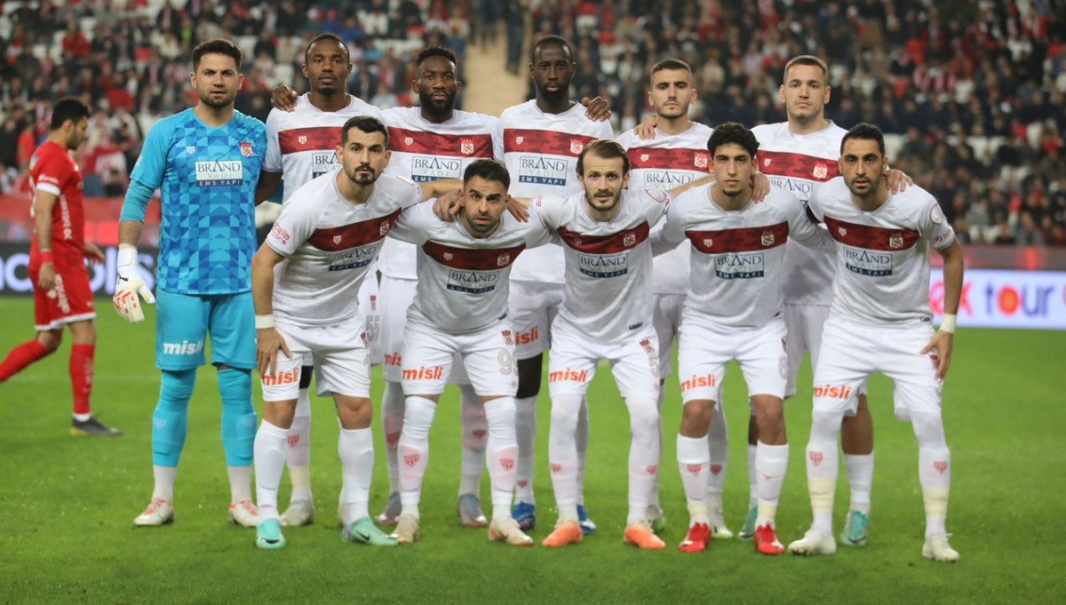 Sivasspor’da zorlu Beşiktaş maçı öncesi 6 eksik Sivasspor’da zorlu Beşiktaş maçı öncesi 6 eksik
