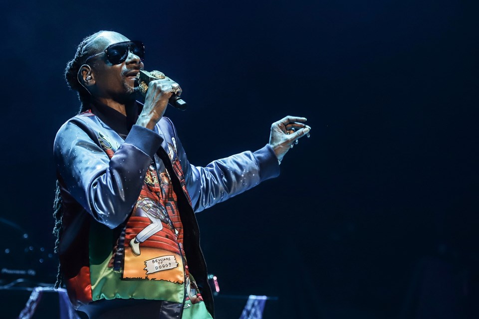 Super Bowl öncesi Müzik Festivali'nde sahneye çıkan isimlerler biri de Snoop Dogg oldu