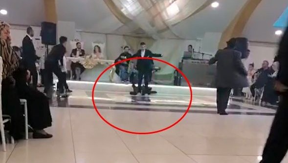 Sahnede kalp krizi geçirerek hayatını kaybetti! O anlar kamerada