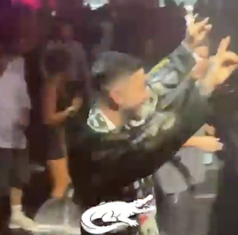 Alle Konzerte von DJ Mahmut Orhan in der Schweiz, der das graue Wolfszeichen machte, wurden abgesagt - 1