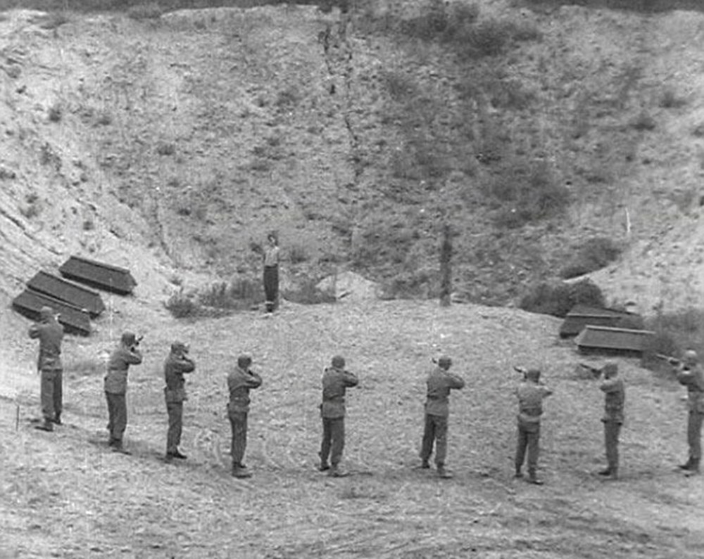 Расстрел советских партизан сентябрь 1941. Показательный расстрел. Фортуно сарано. Расстрел вайлдберриз. Расстрел вайлдберриз.