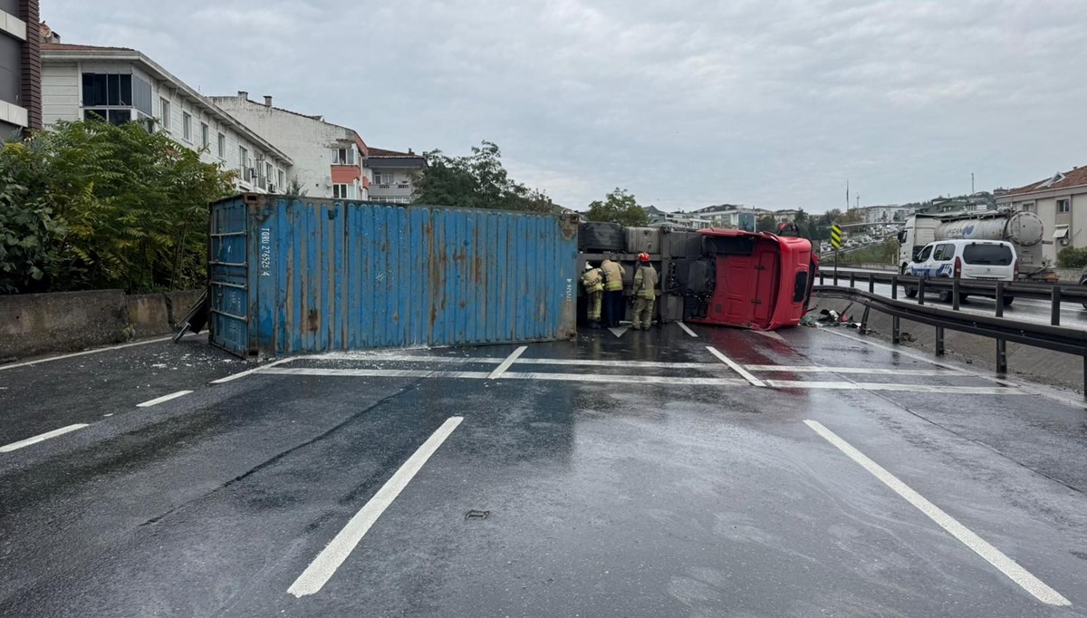 D-100'de trafiği kilitleyen kaza
