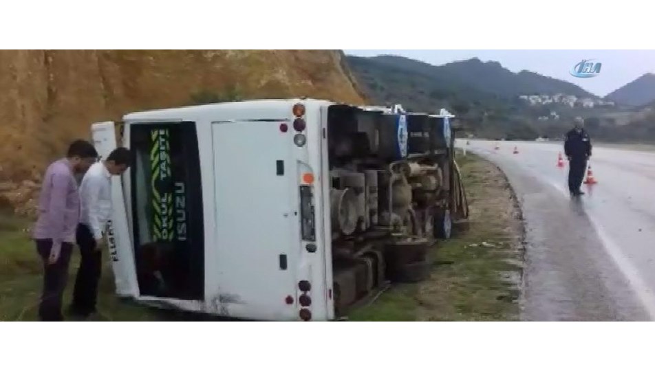 Adana'da öğrenci servisi devrildi: 15 yaralı