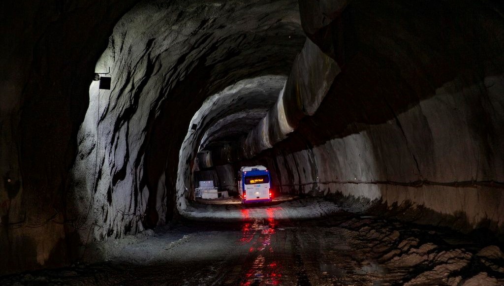 Tünel işçilerin üzerine çöktü: 