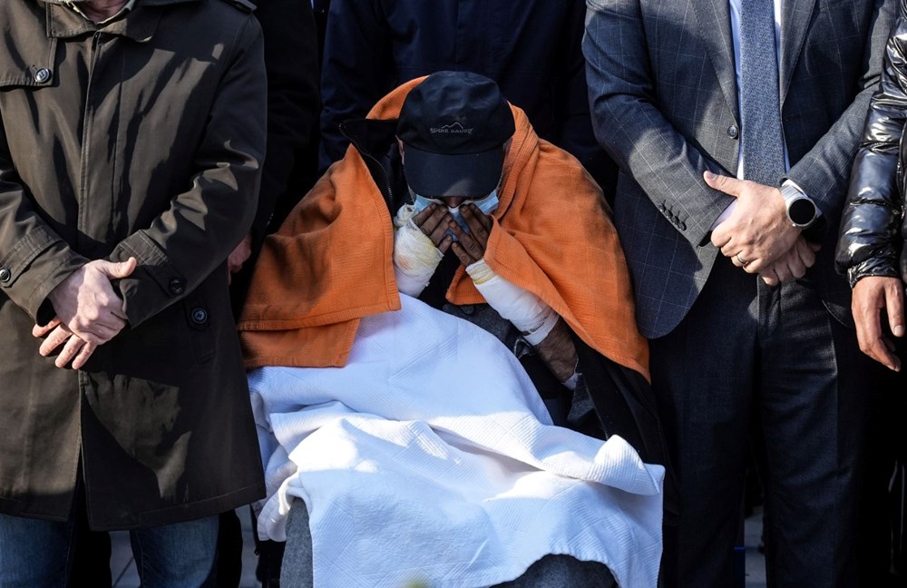 Kartalkaya yangın faciası: Vücudundaki kırıklara aldırmadı, eşi ve 2 çocuğunu son yolculuklarına uğurladı - 3