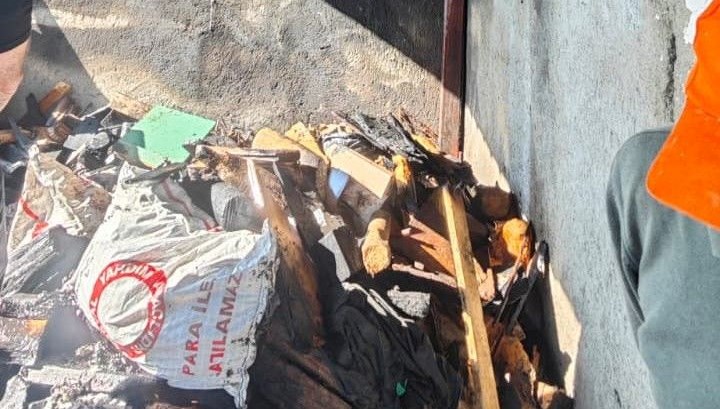 Van'da çatı yangını