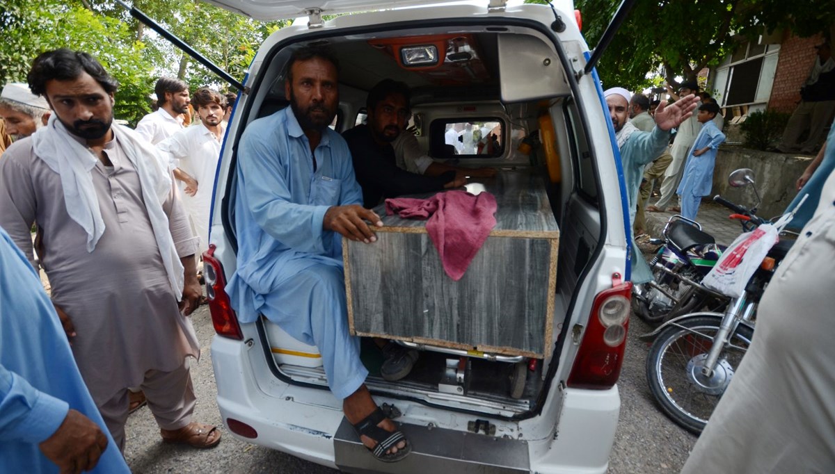 Pakistan'da düzenlenen bombalı saldırıda 3 kişi öldü, 7 kişi yaralandı