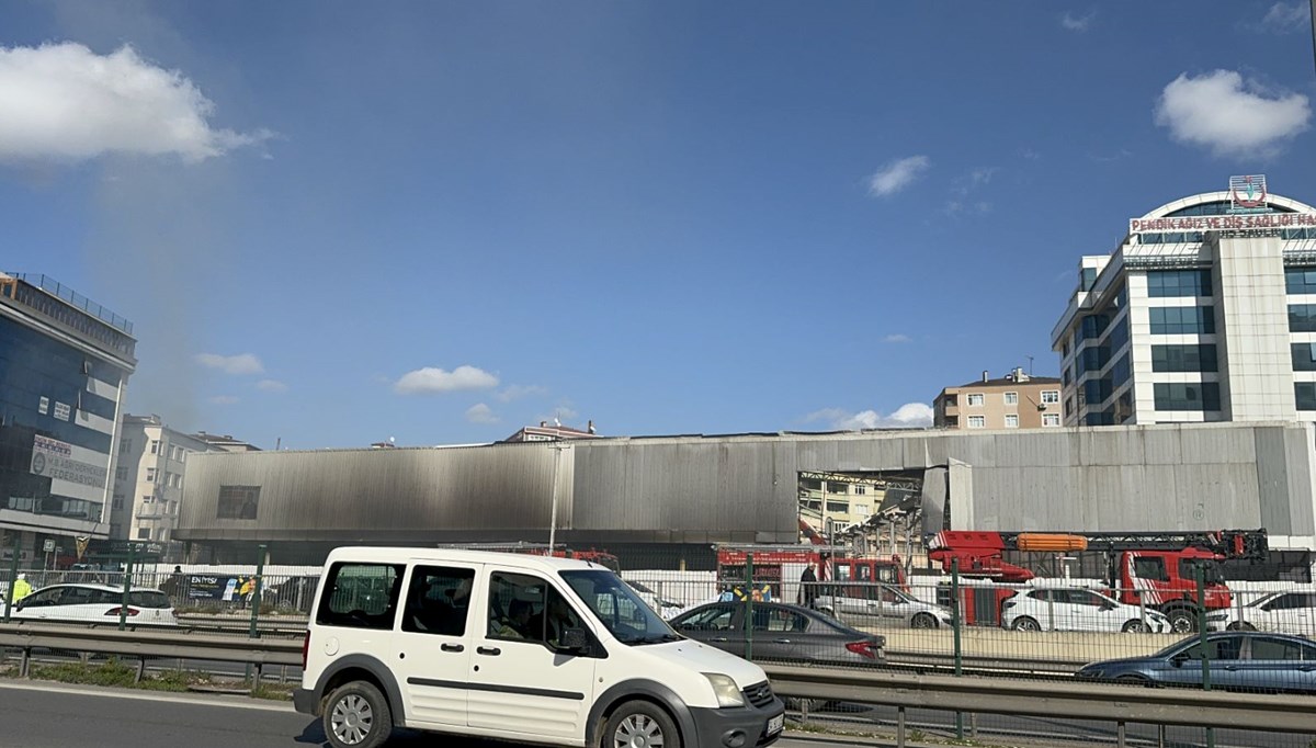 Pendik'te tadilat yapılan süpermarkette yangın Pendik'te tadilat yapılan süpermarkette yangın