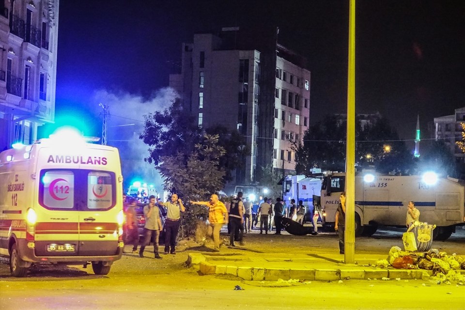 Van'da polis karakoluna saldırı - 1
