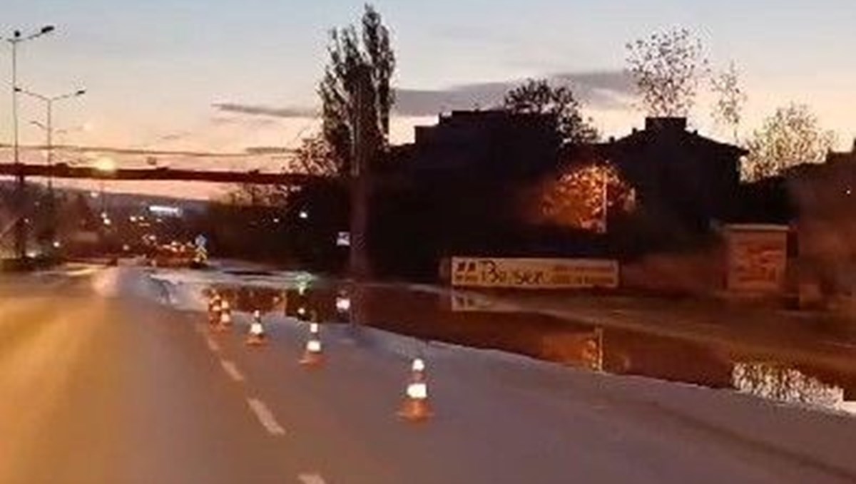 Eskişehir’de boru patladı, yolu su bastı