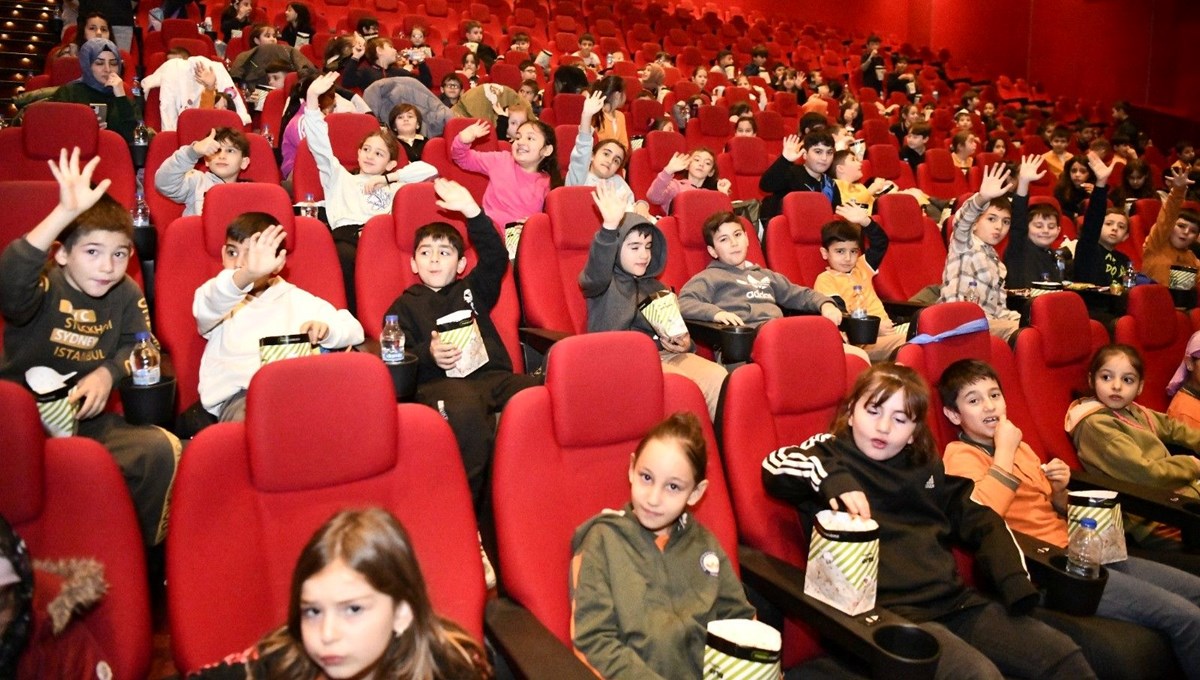 Samsun’da bin öğrenci ilk kez sinemada film izledi Samsun’da bin öğrenci ilk kez sinemada film izledi