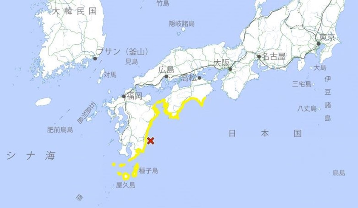 Tsunami uyarısı yapılan bölgeler ve depremin merkez üssü. (Japonya Meteoroloji Ajansı)