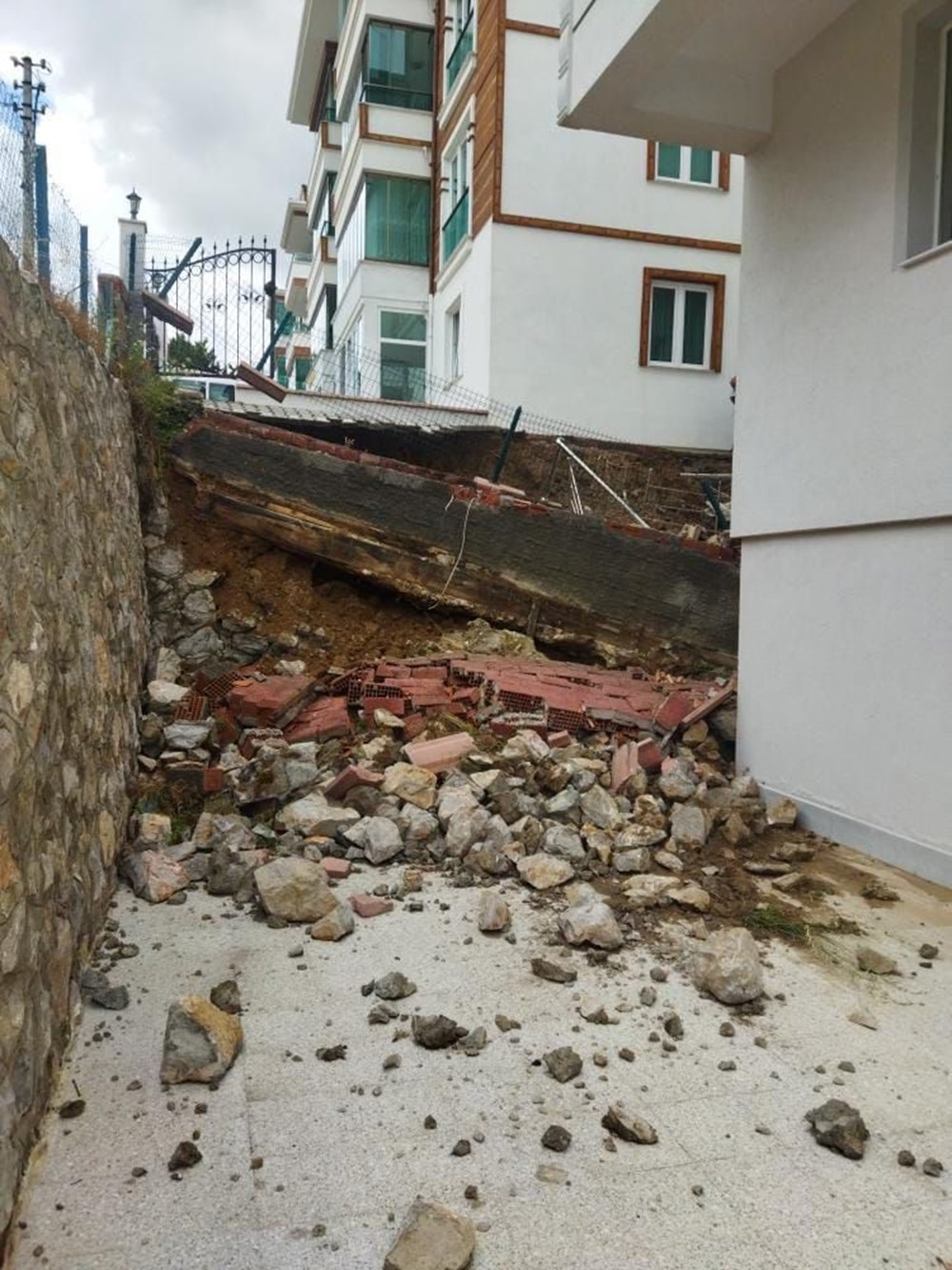 Karadeniz'i sel vurdu: Dereler taştı, yollar göle döndü, evleri su bastı - 40