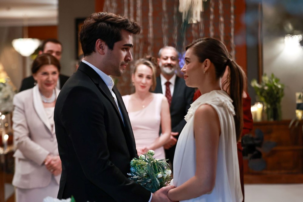 Yalı Çapkını'nın Şefika'sından Ferit ve Seyran'a Gönülden Sözler 72 ZGzxbh0m30 6ncg8eeJ6vg