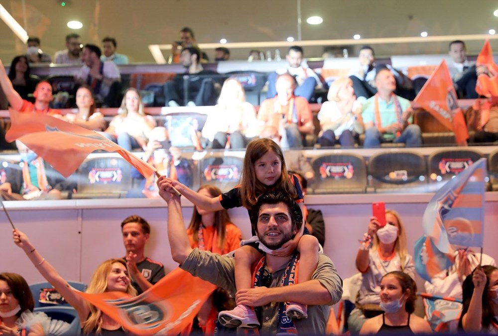 Medipol Başakşehir, şampiyonluk kupasını kaldırdı - 20