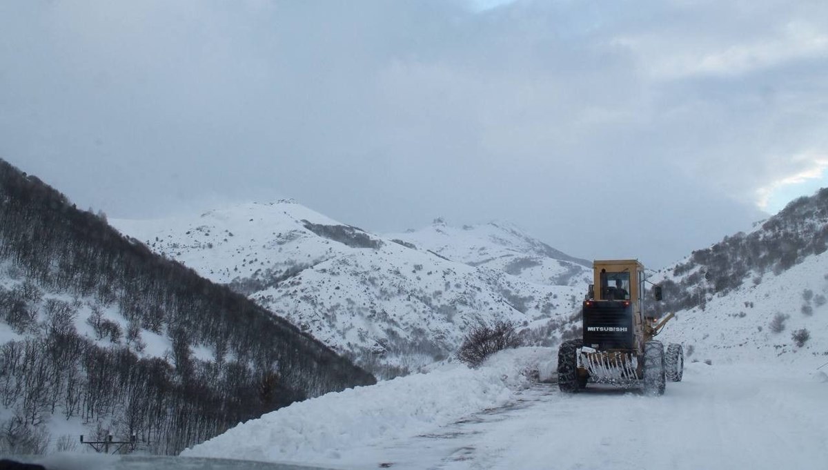 Bayburt’un yüksek kesimlerinde kar yağışı etkili oldu