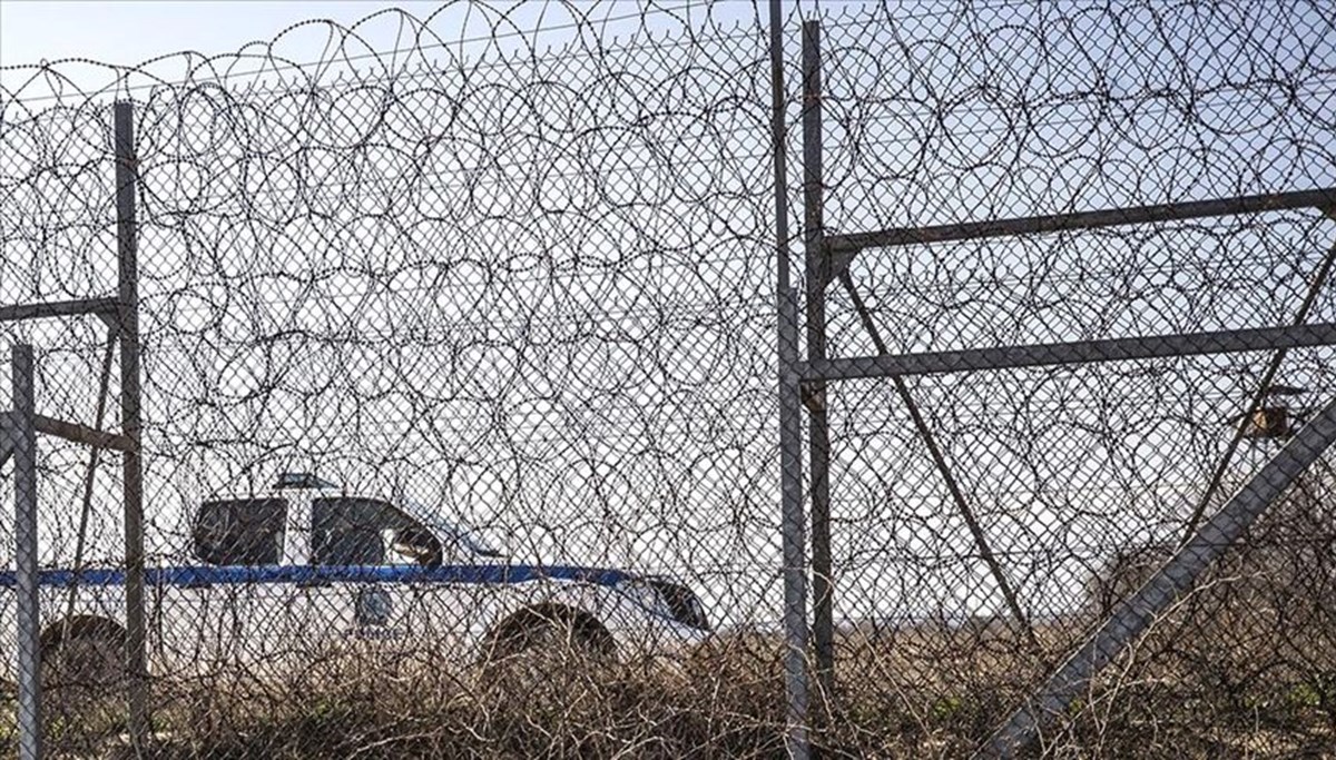 Yunanistan'dan Meriç Nehri kıyısına 35 kilometrelik ilave çelik çit Yunanistan'dan Meriç Nehri kıyısına 35 kilometrelik ilave çelik çit