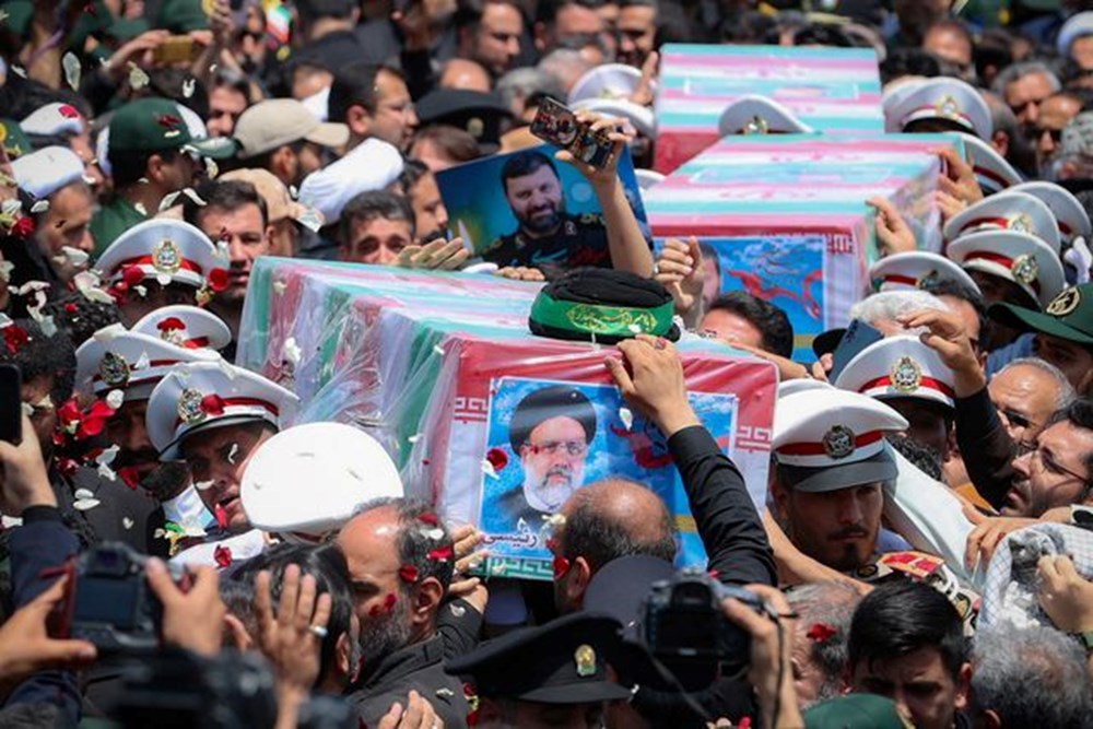 İran Cumhurbaşkanı Reisi ve Dışişleri Bakanı Abdullahiyan toprağa veriliyor - 2