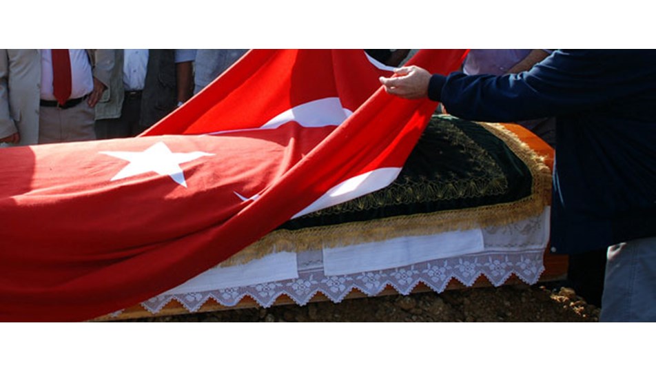 Her tabuta Türk bayrağı yok