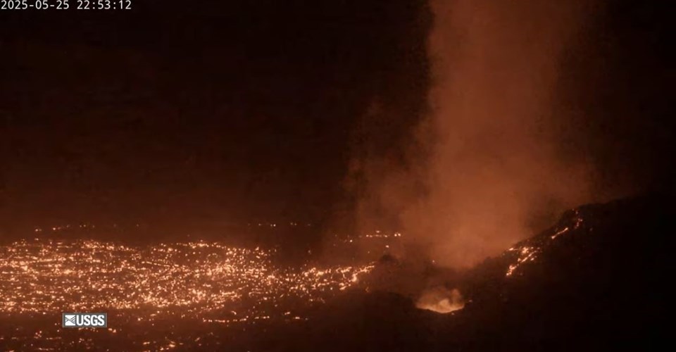 Dünyanın en aktif yanardağı, yeniden patladı - 1