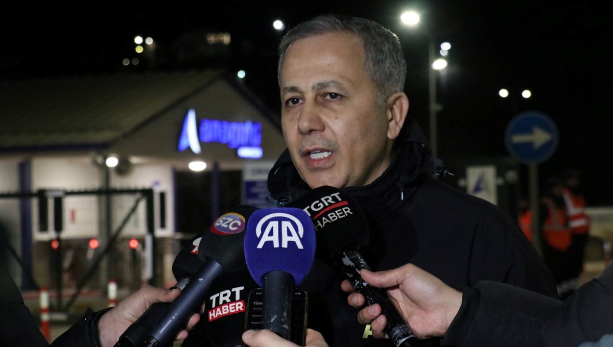 Bakan Yerlikaya son durumu paylaştı: 3,5 milyon metreküp toprak daha kayabilir Bakan Yerlikaya son durumu paylaştı: 3,5 milyon metreküp toprak daha kayabilir