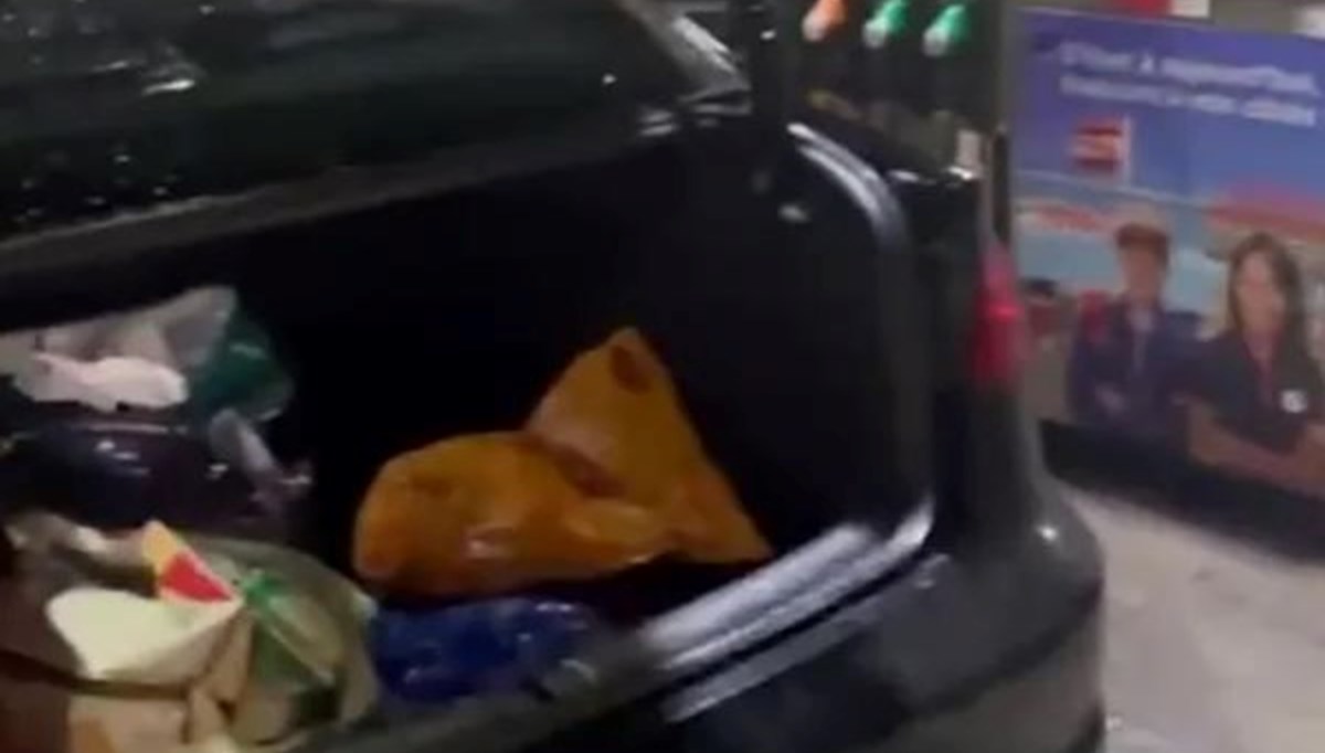 Tatilden dönen adam arabasının bagajını açınca hayatının şokunu yaşadı! Tatilden dönen adam arabasının bagajını açınca hayatının şokunu yaşadı!