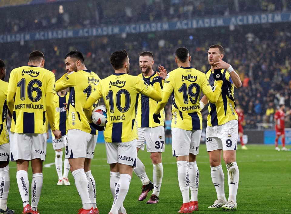 Fenerbahçe ve Galatasaray yarışı kızıştı, Süper Lig için tahminler güncellendi: 1 puan farkla şampiyonu açıkladılar - 2