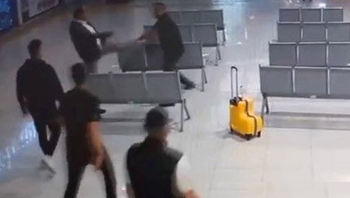 Belediye başkanı ve oğlu, tekme tokat kavga etti Belediye başkanı ve oğlu, tekme tokat kavga etti