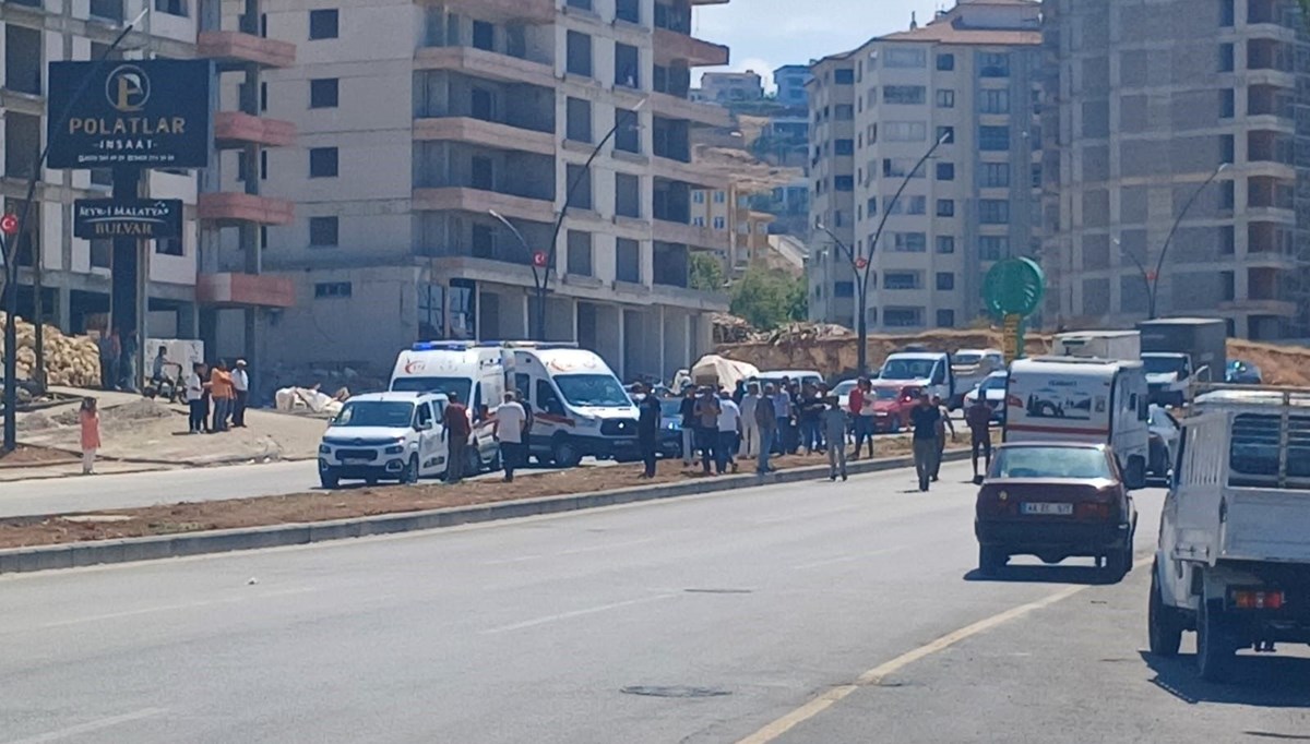 Otomobilin çarptığı 82 yaşındaki adam hayatını kaybetti Otomobilin çarptığı 82 yaşındaki adam hayatını kaybetti