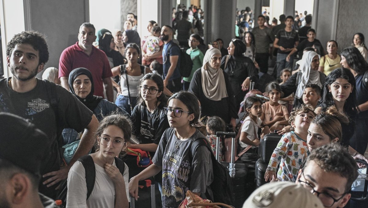 Türk vatandaşlarının Lübnan'dan tahliyesi başladı: Mersin'de karşılanacaklar Türk vatandaşlarının Lübnan'dan tahliyesi başladı: Mersin'de karşılanacaklar